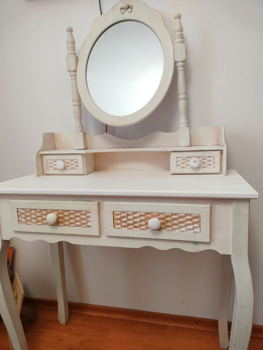 Masă de toaletă vintage / shabby chic cu oglindă și sertare.
