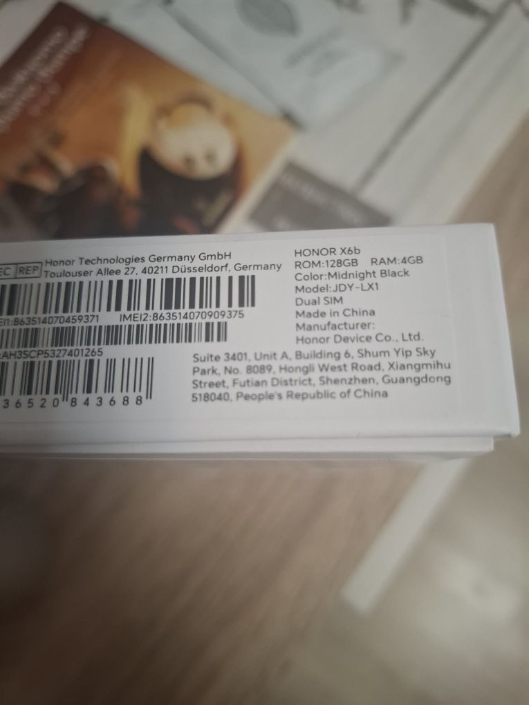 Продавам чисто нов телефон honor