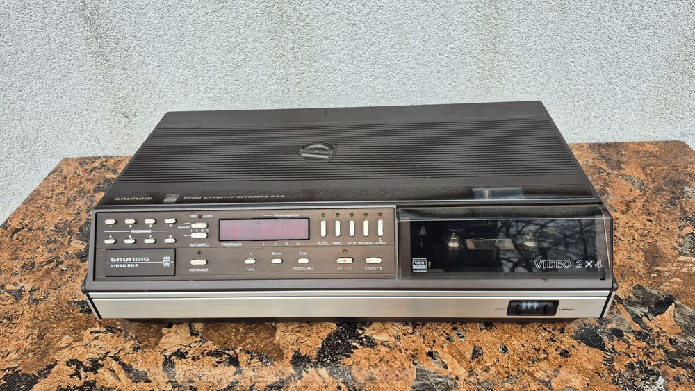 Vând video casette 2000 marca Grunding model 2x4 fab. made in Germania