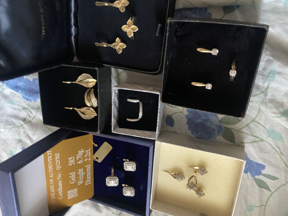 Золотые украшение , комплект серьги кольцо.