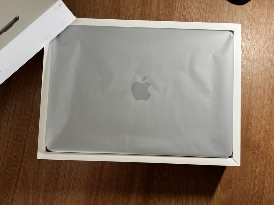 MacBook Air 15” M2 512 GB Silver – Nou, Full Box, Garanție 2026