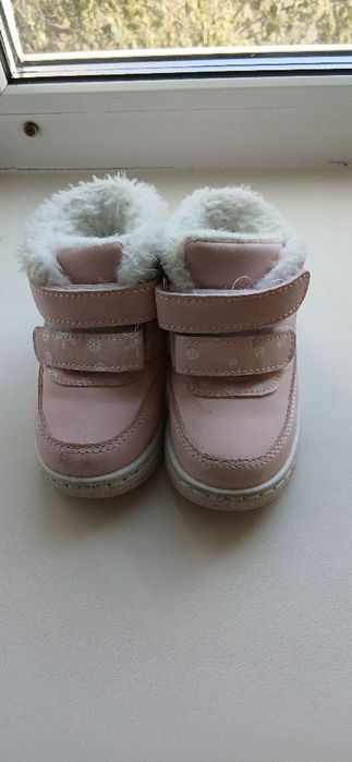 Продам ботиночки детские  зимние