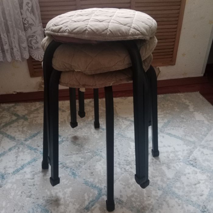 Продам стульчики для кухни