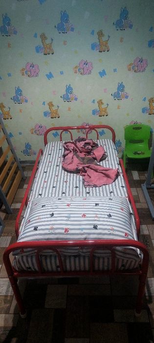 Срочно Кровать 66×142 с матрасом