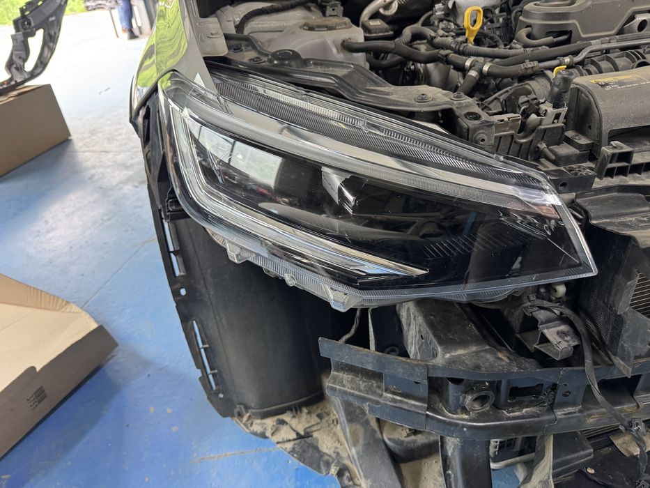 Vand far dreapta si grila superioara vw taigo