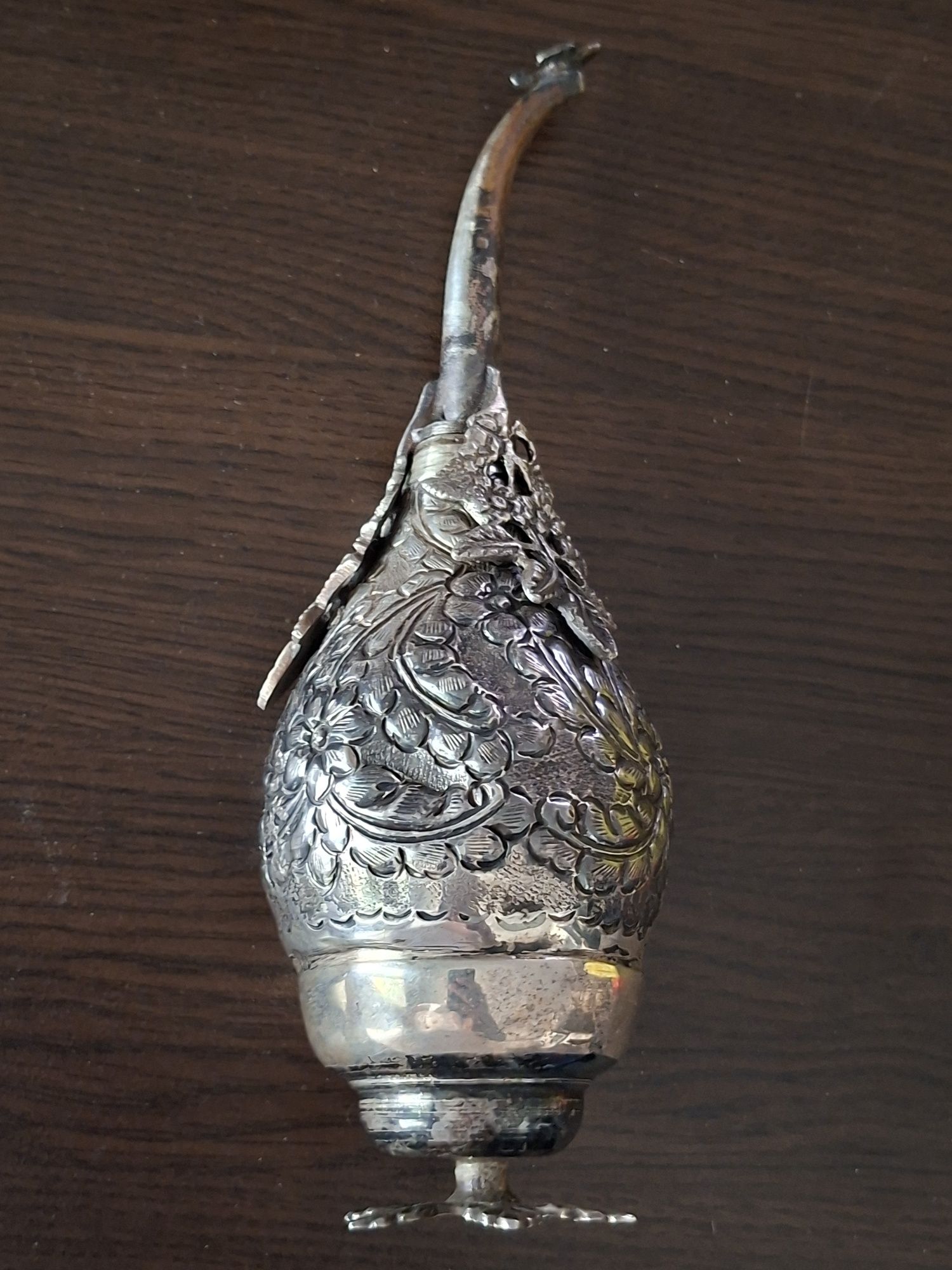 Старинно сребърно шише за благовония масла
