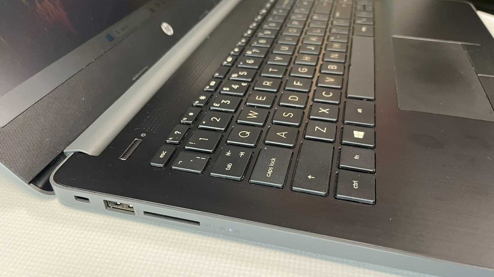 Лаптоп HP - 14" AMD Ryzen 3 |8GB RAM|128GB SSD