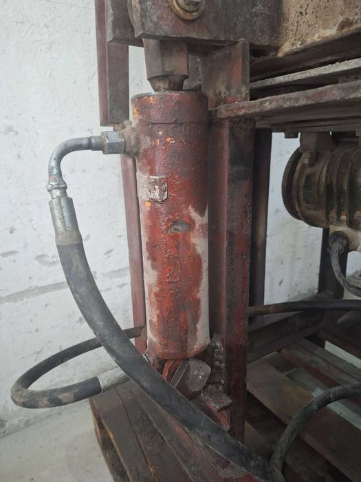 Машина Хидравлична вибропреса за бетонни блокчета