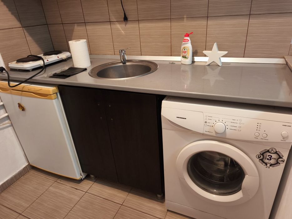 Închiriez garsonieră strada Comuna din Paris