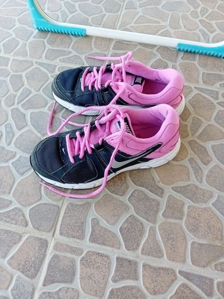 Pantofi sport adidasi nike 35.5 dama copii fete