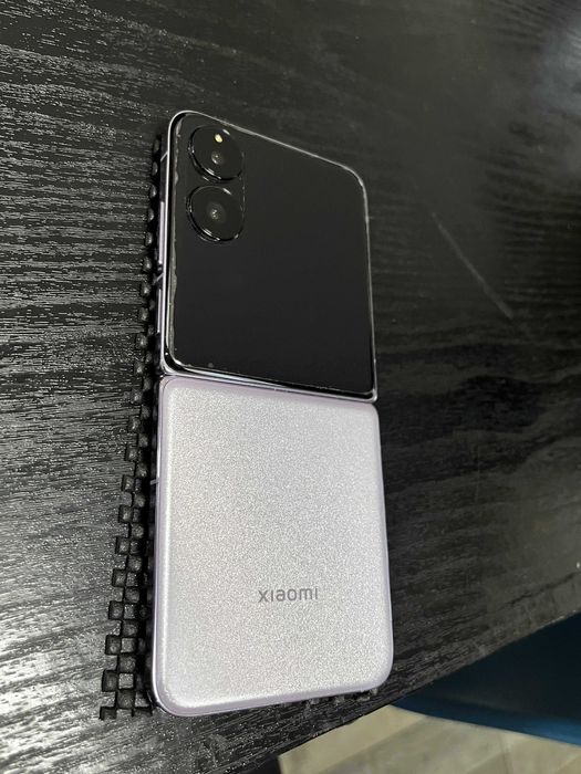Telefon  Xiomi mix Flip