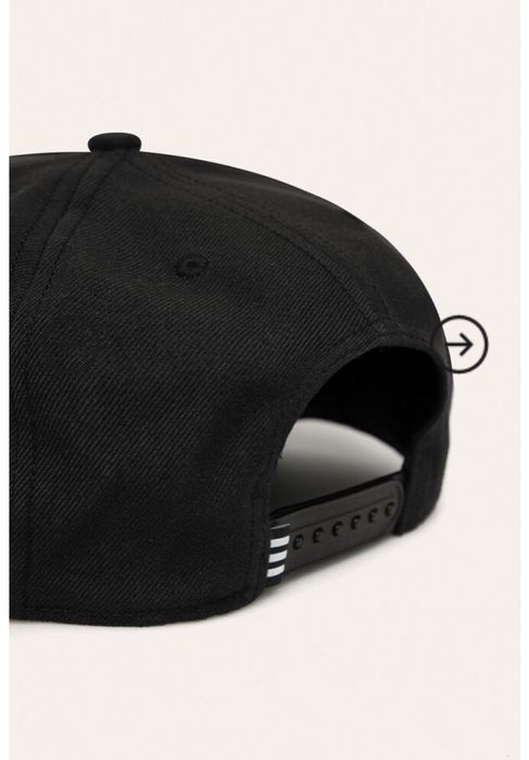 Sepci Adidas noi,cu eticheta