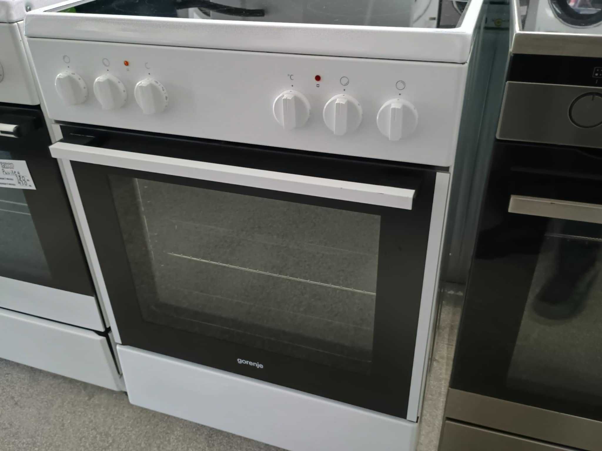 Готварска печка с керамичен плот Gorenje-Горение 60 см 71 литра
