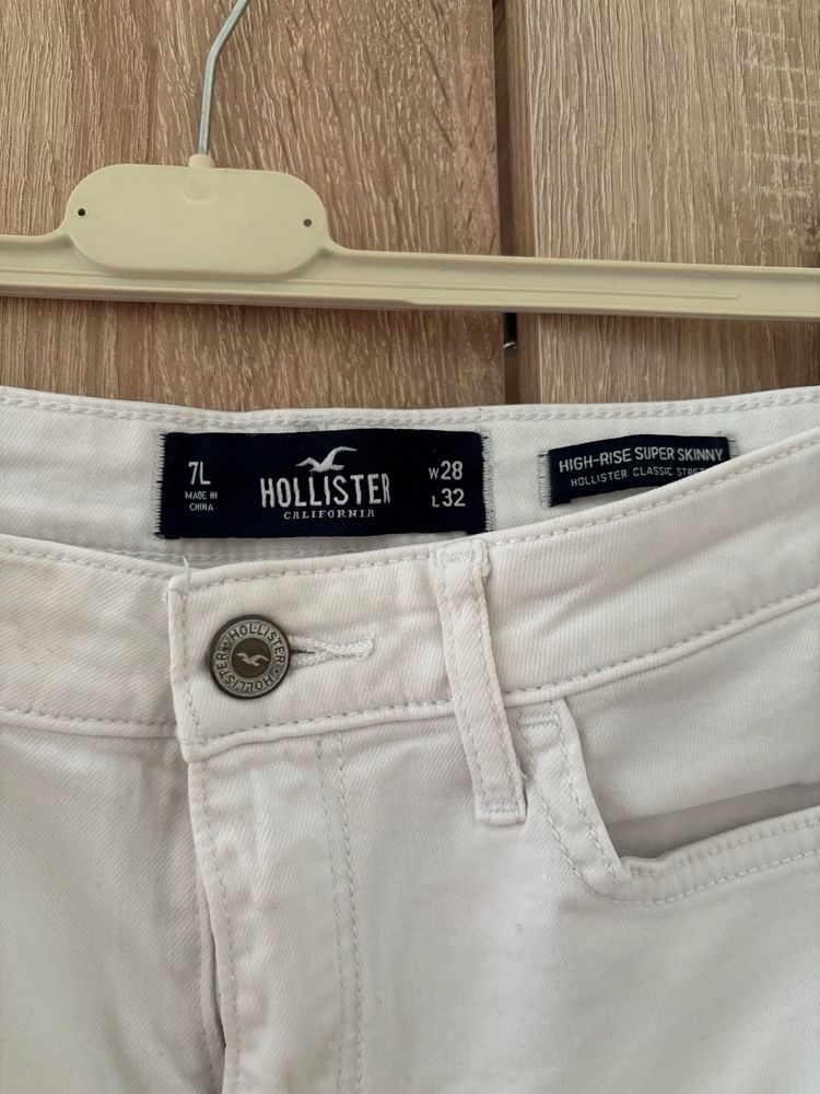 Бели дънки Hollister