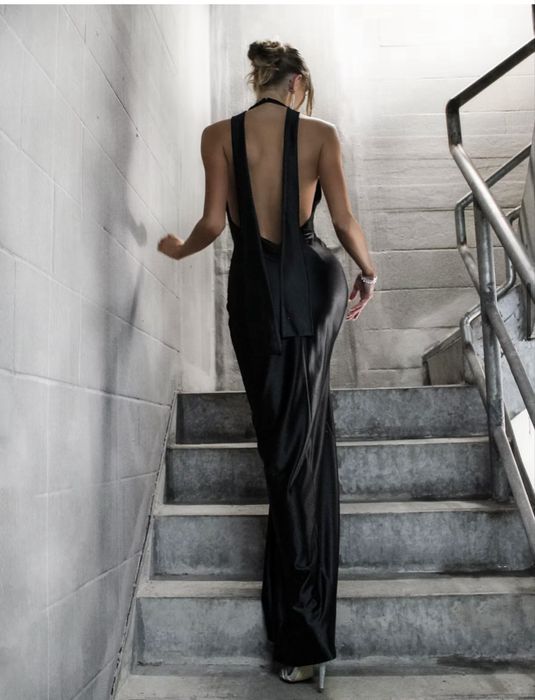 Бутикова официална/абитуриентска черна сатенена рокля