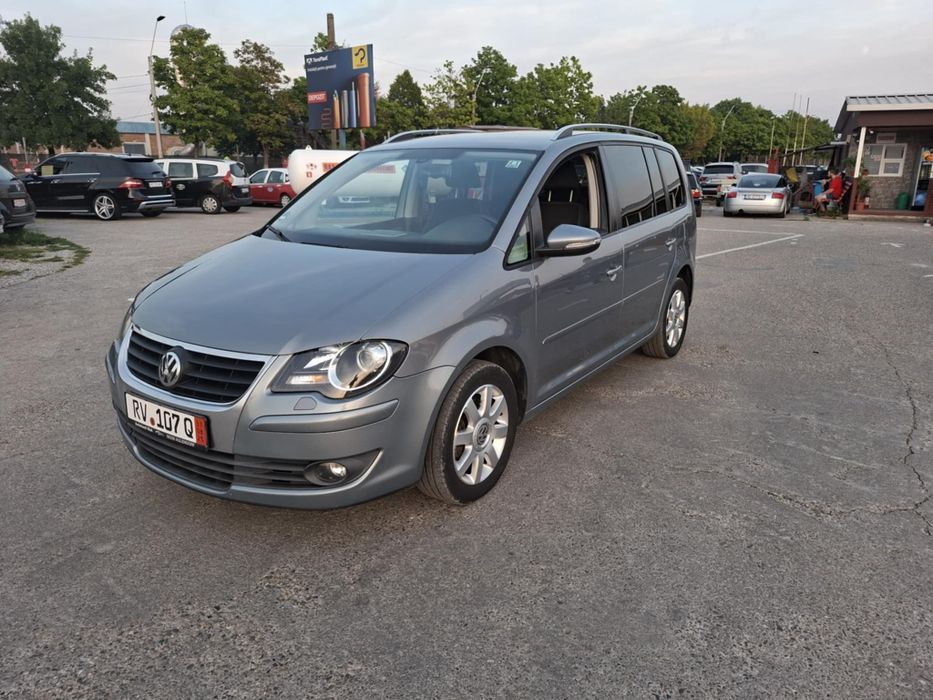 Vw Touran 2010  1.9  Tdi  7 Locur Adusa Recenti
Motorizare 1.9 Tdi 6.