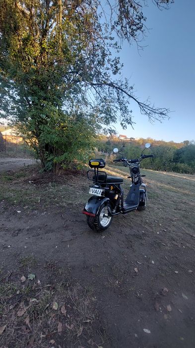 vînd scuter electric