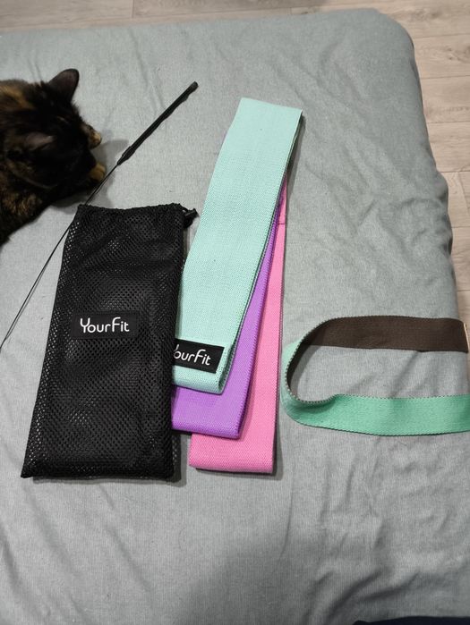 Продам набором, коврик для йоги и какие-то резиновые штуки