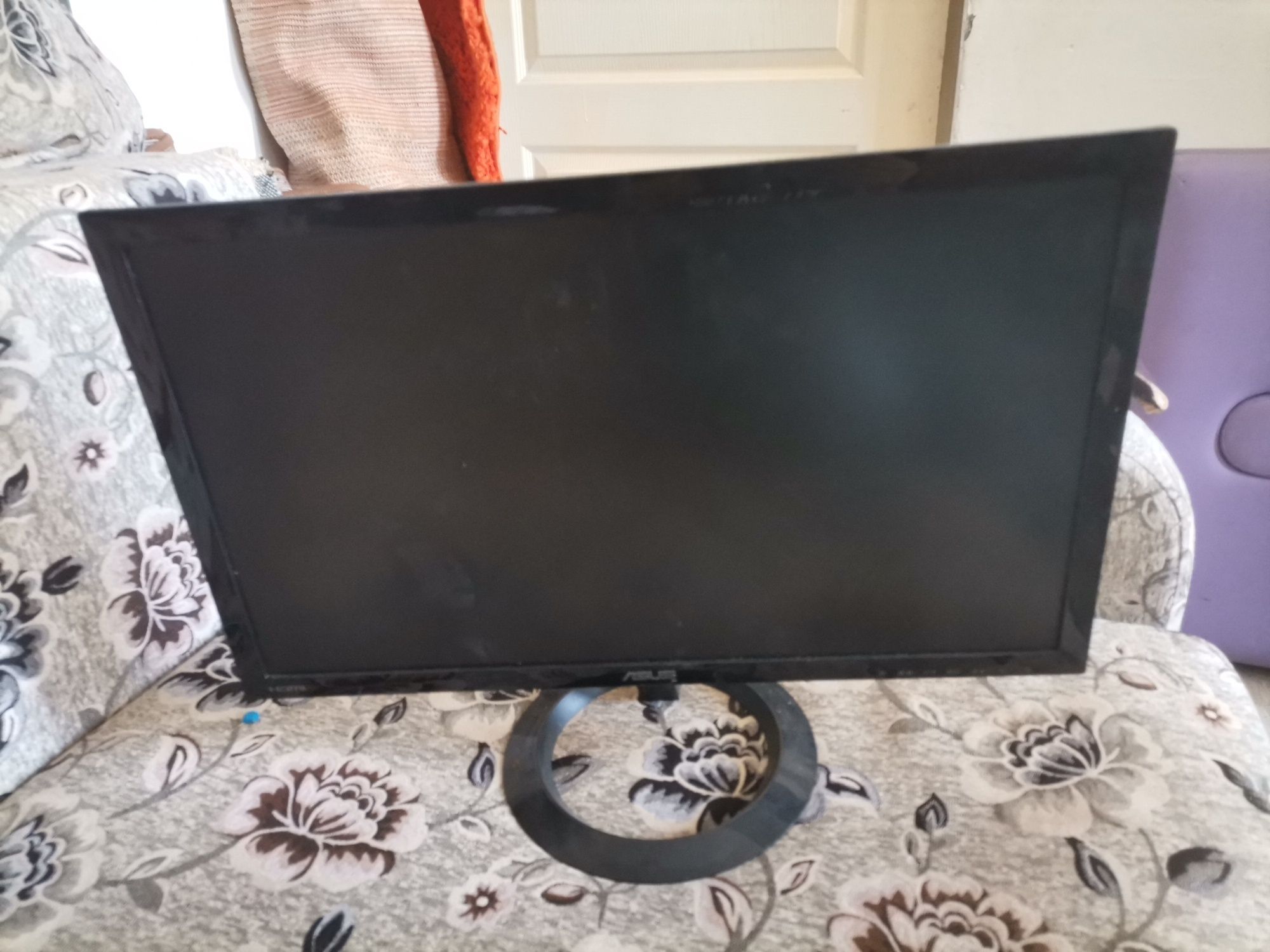 Monitor Asus din 2022 cu 120hz cu 2 mute HDMI și 1vga cu boxe și jack