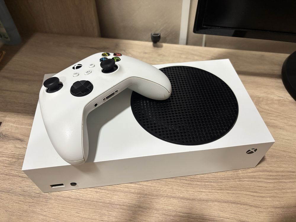 Xbox series s + монитор