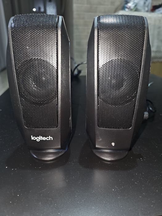 Boxe Logitech cu fir