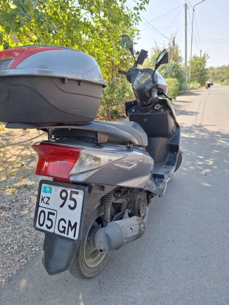 Продаеться мопед м 10 в неплохом состояний с докупентами