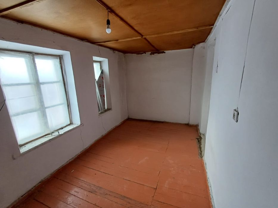 4 бөлмелі үй этаж кірпіштен салынған