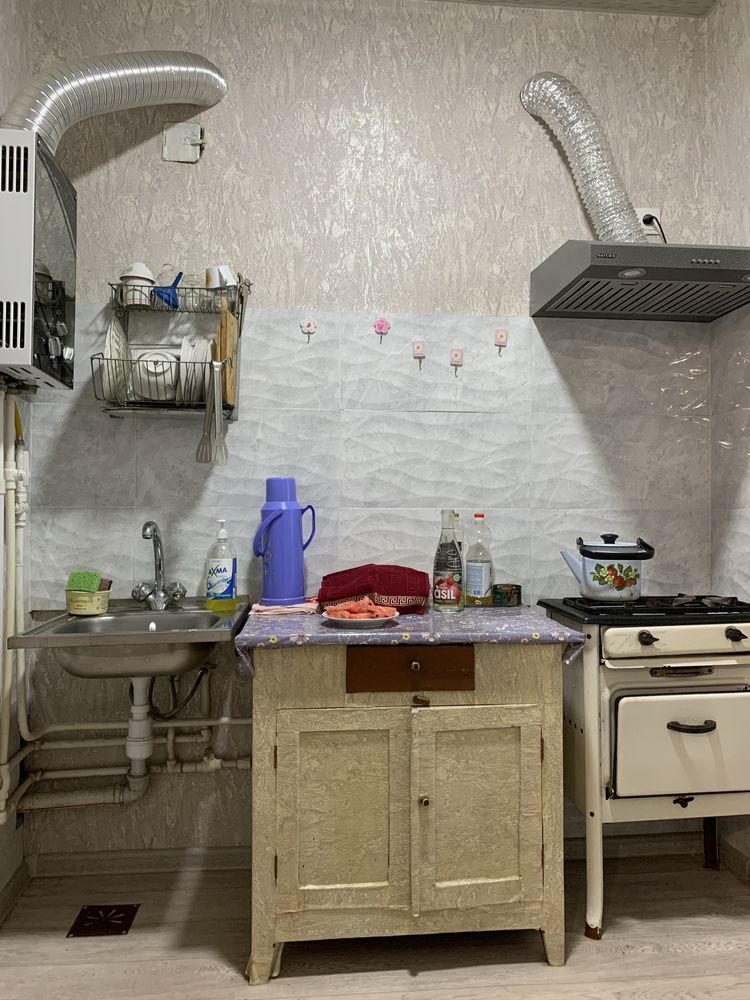 Продается на ул.Джаркурганской 3/2/2 с рем.и мебелью,2*6 балкон