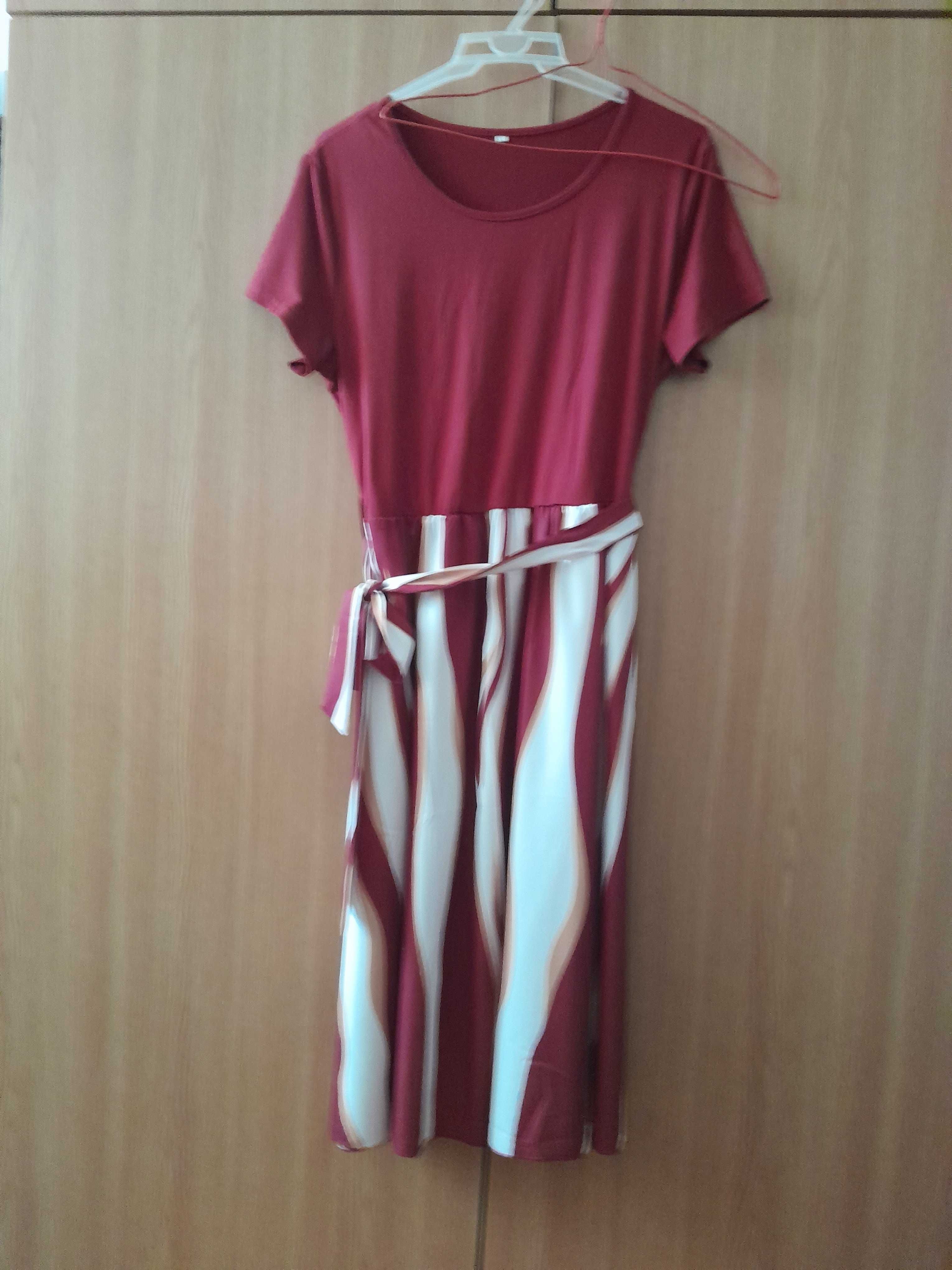 Rochie nouă, midi, elegantă, cu mânecă scurtă și imprimeu ondulat