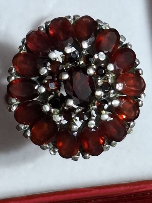 Inele masive din argint cu granate