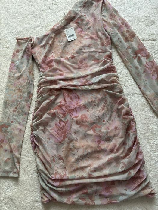 Продам нарядное платье 7000