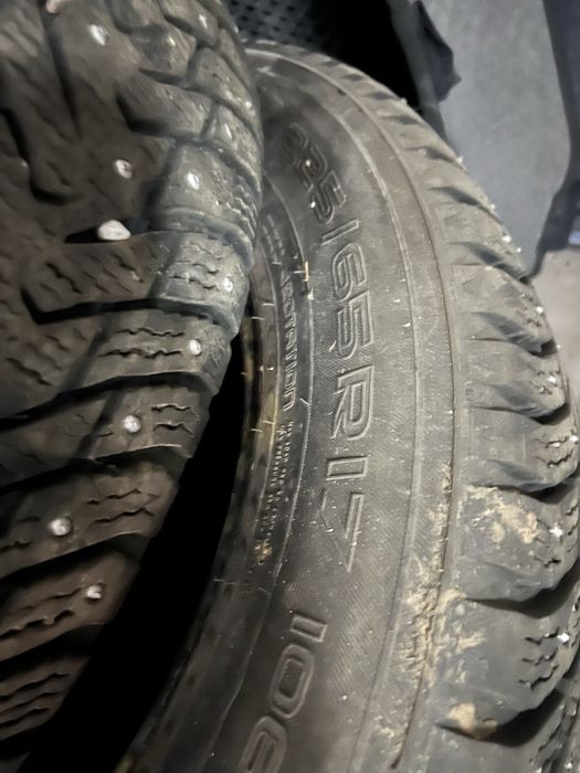 Резина , шины , покрышка  срочно !! Шипы все на месте !