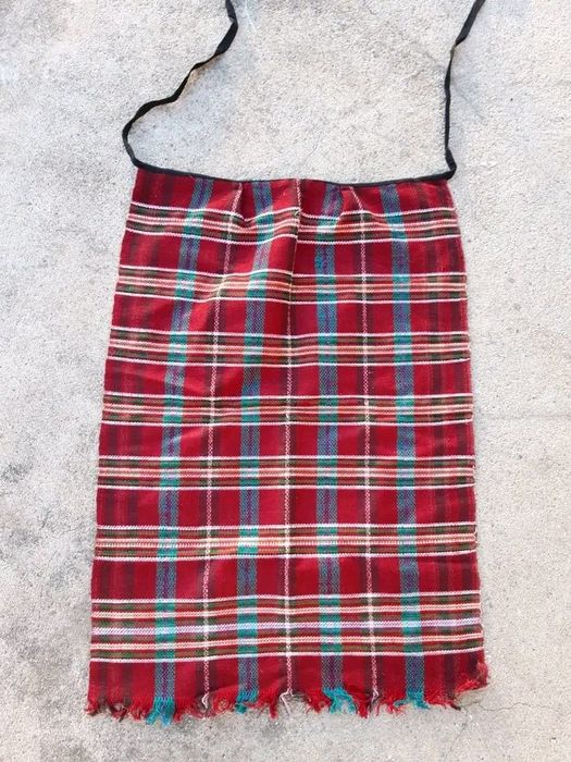 Продавам народни престилки