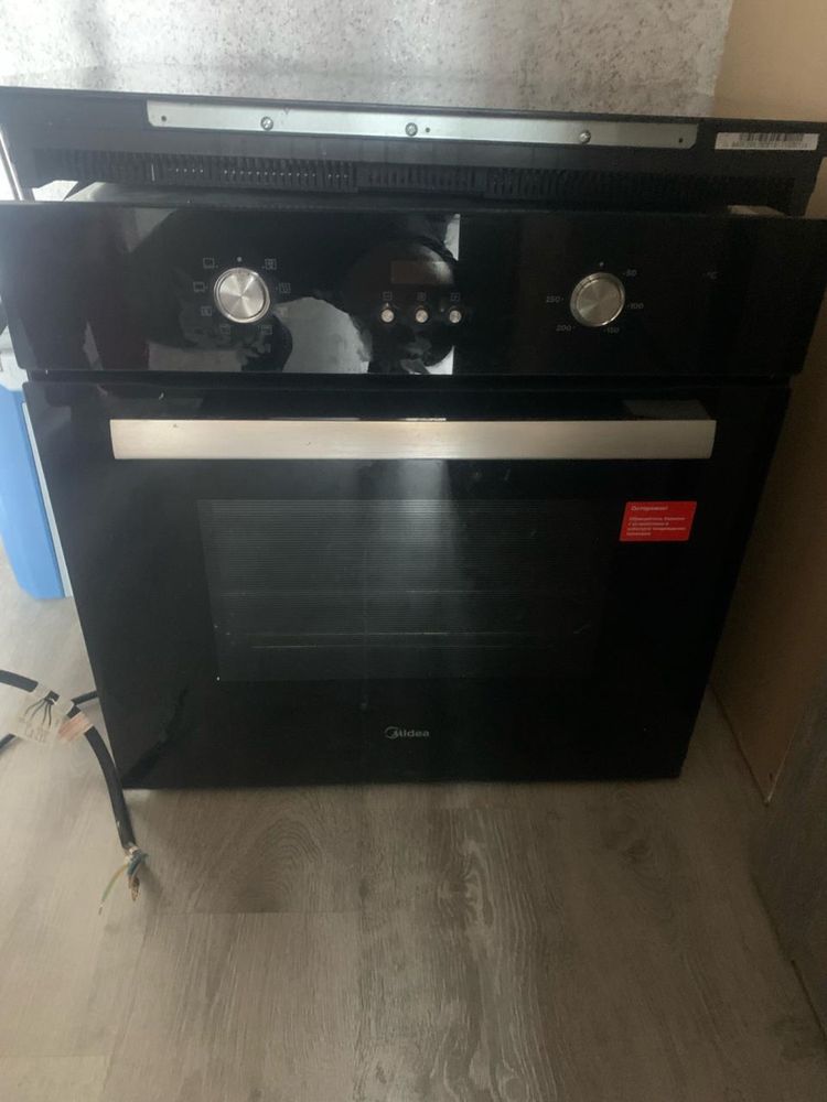 Встроенные духовой шкаф и варочная панель Midea