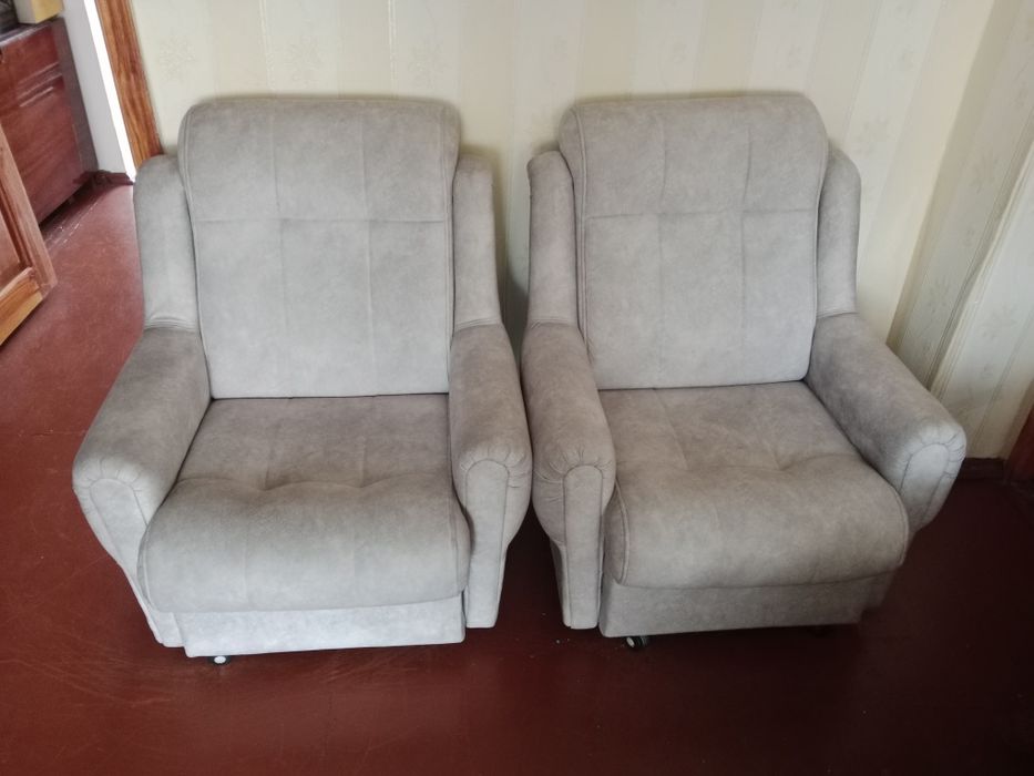 Продам диван и два кресла