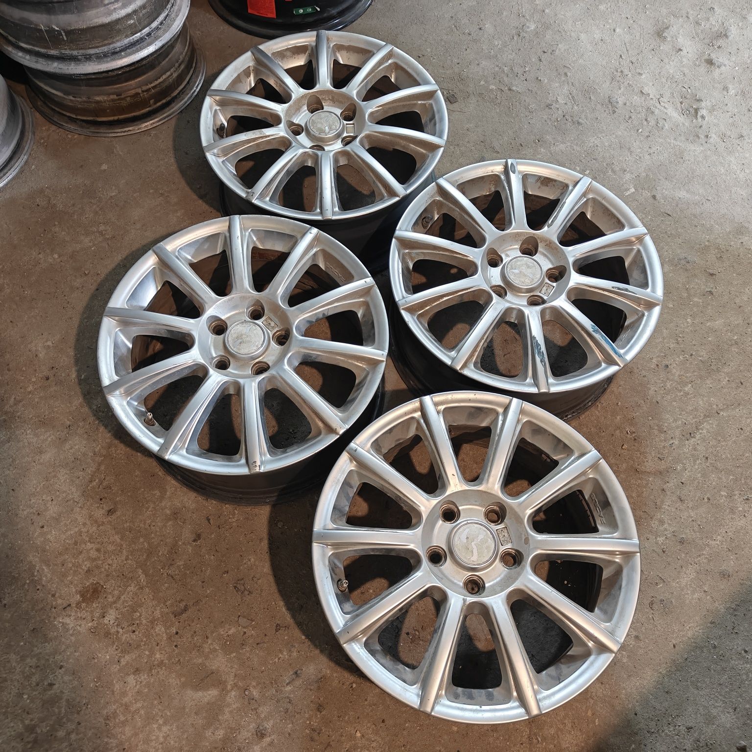R17 PCD 5*114,3 Комплект оригинальных легкосплавных дисков