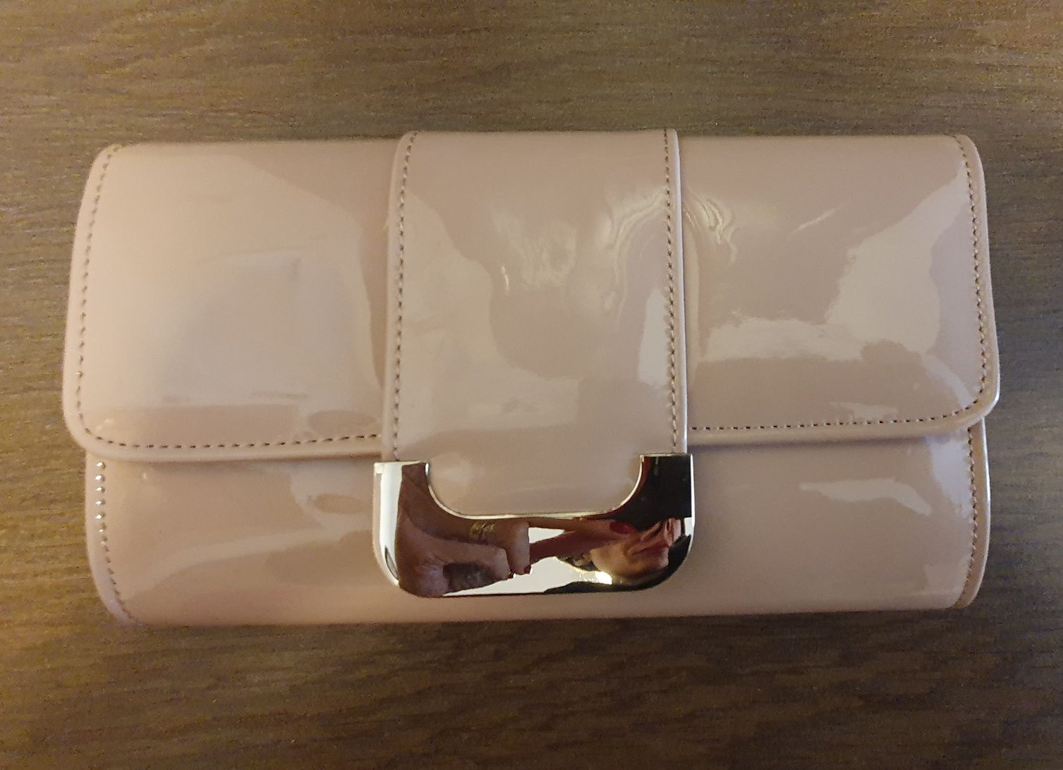 Poseta clutch noua din lac nude