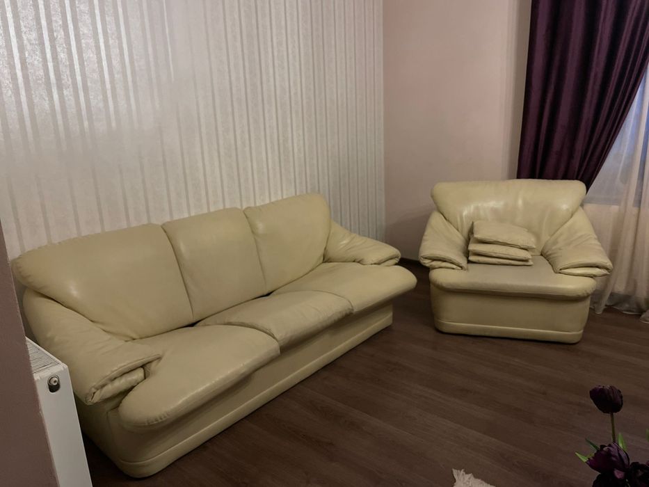 Canapea extensibila cu 2 fotolii de piele