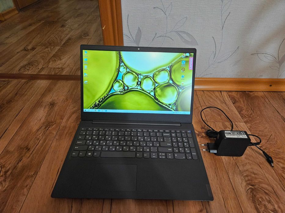 Продам современный, мощный ноутбук Lenovo Ideapad V15-IIL 2021г