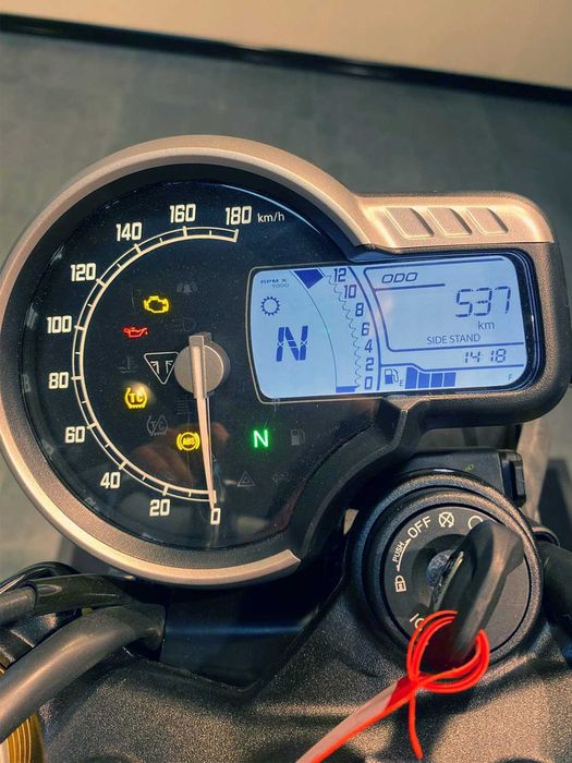 Motocicleta Triumph Speed 400 2025 Second | Rate | Leasing