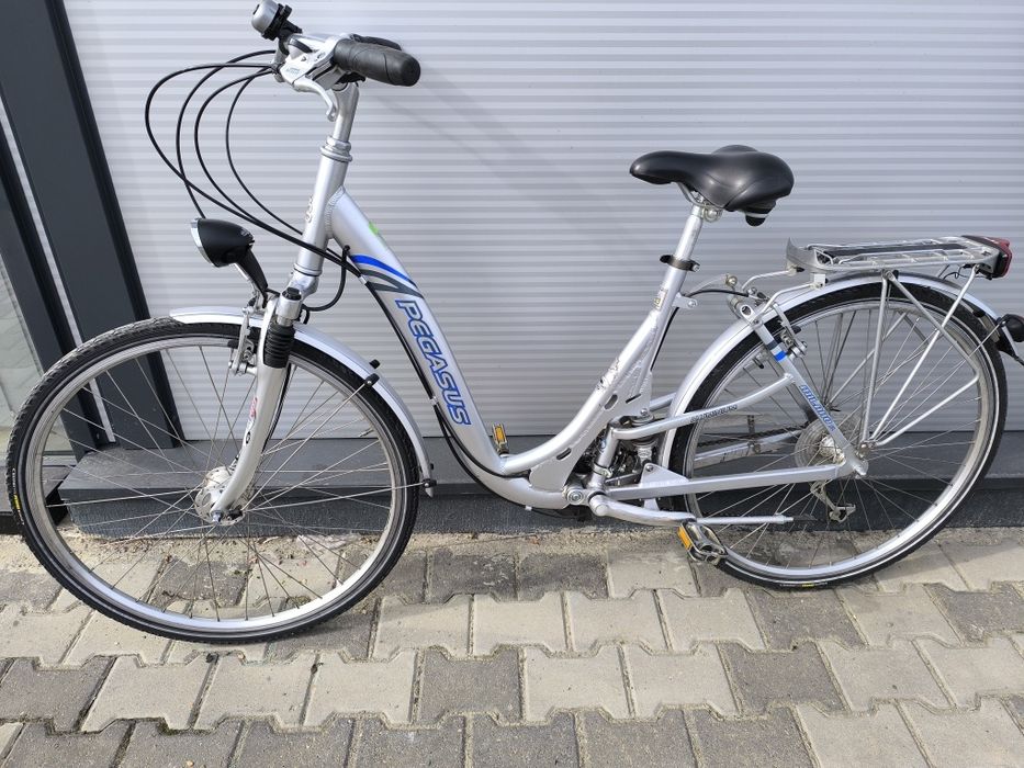 Bicicleta dama Pegasus full suspension.