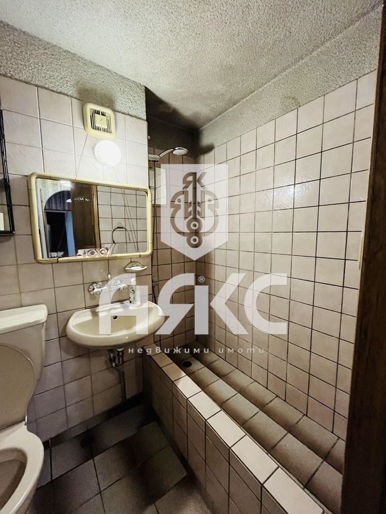 Двустаен обзаведен апартамент в кв. Дружба 2