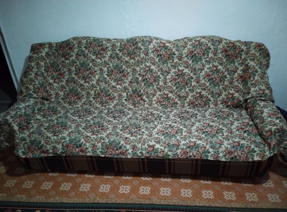 Диван буу раскладной. 2гб. Мини флешка, Аятулкурси картинка, пальто.ж