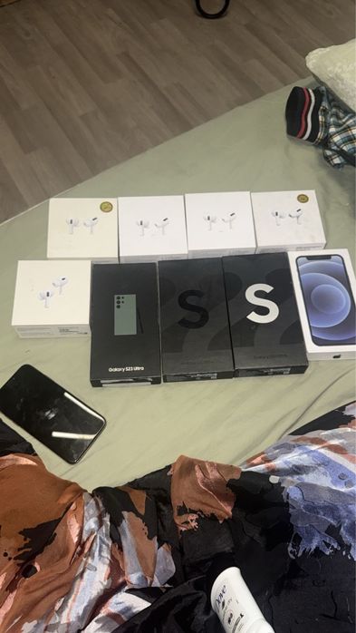 Каробки от телефонов и наушников