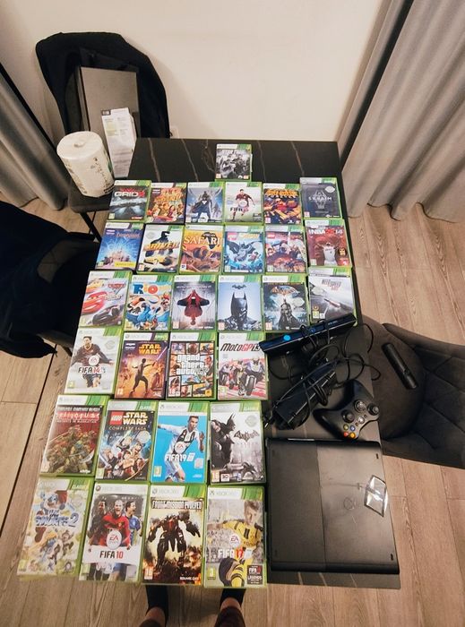 Xbox 360, o manetă și senzorul kinect