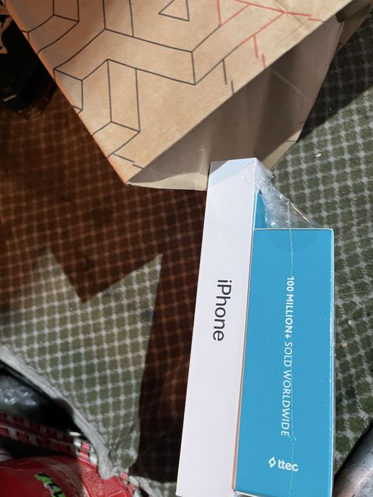 Айфон 16е чисто нов не разпечатван