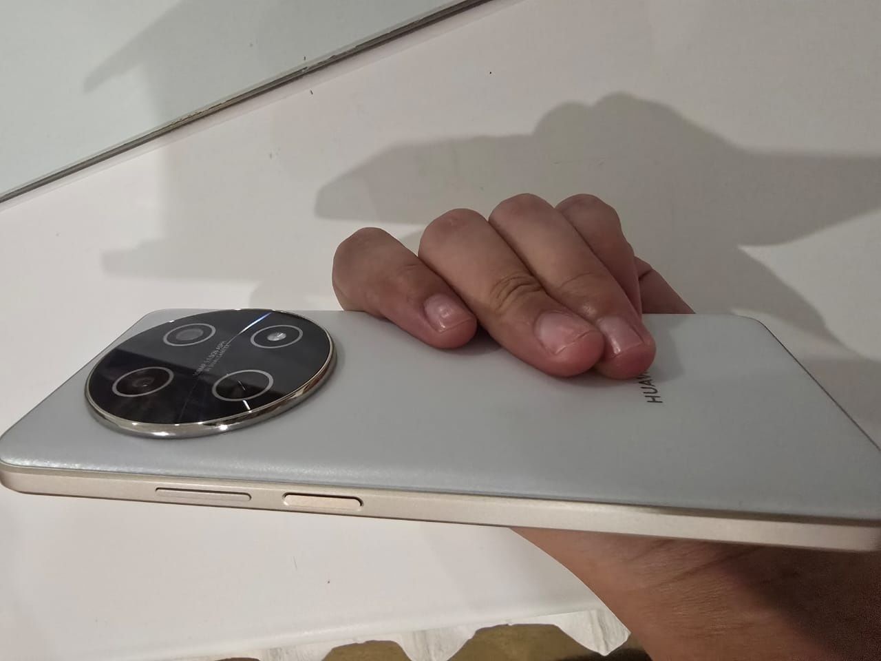 Huawei nova 13 i