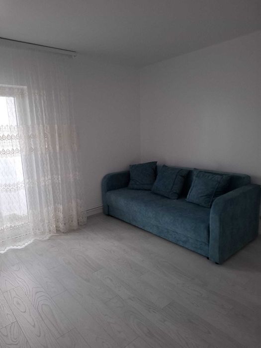 Inchiriez apartament decomandat zona Ciuperca