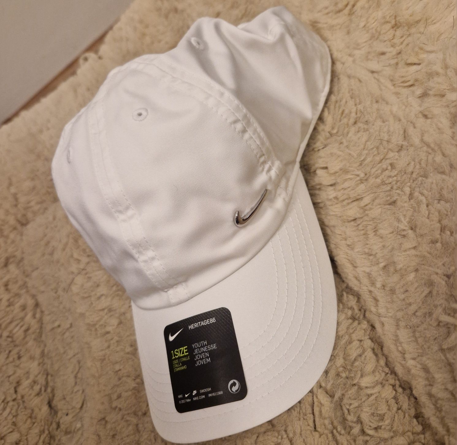 Шапка NIKE white