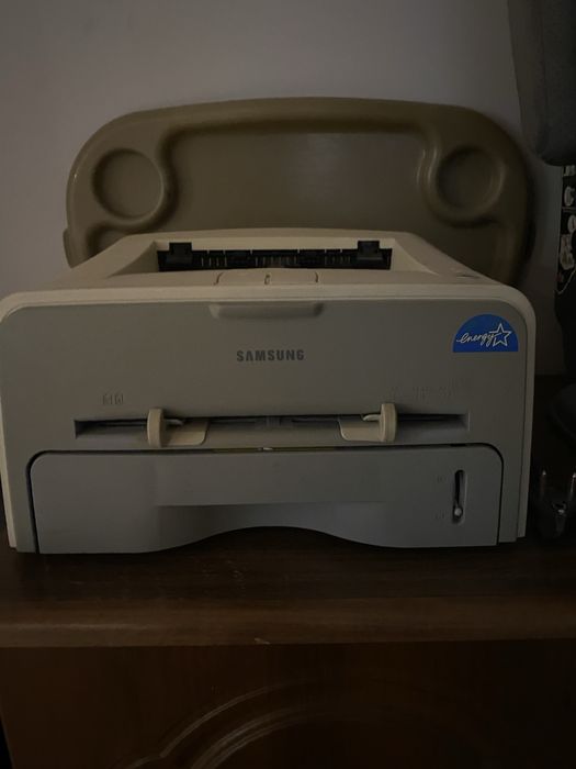 Принтер в хорошем состоянии. Работает.